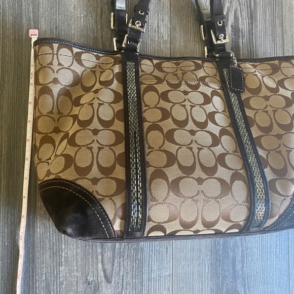 COACH Signature C Bead Tote (L) - Picture 10 of 11